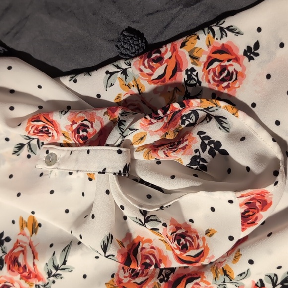 2/$10 Black Rainn floral and polkadot top - Picture 4 of 5